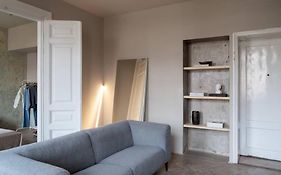 Authentic 1 Bd Old Town Apartment By Hostlovers