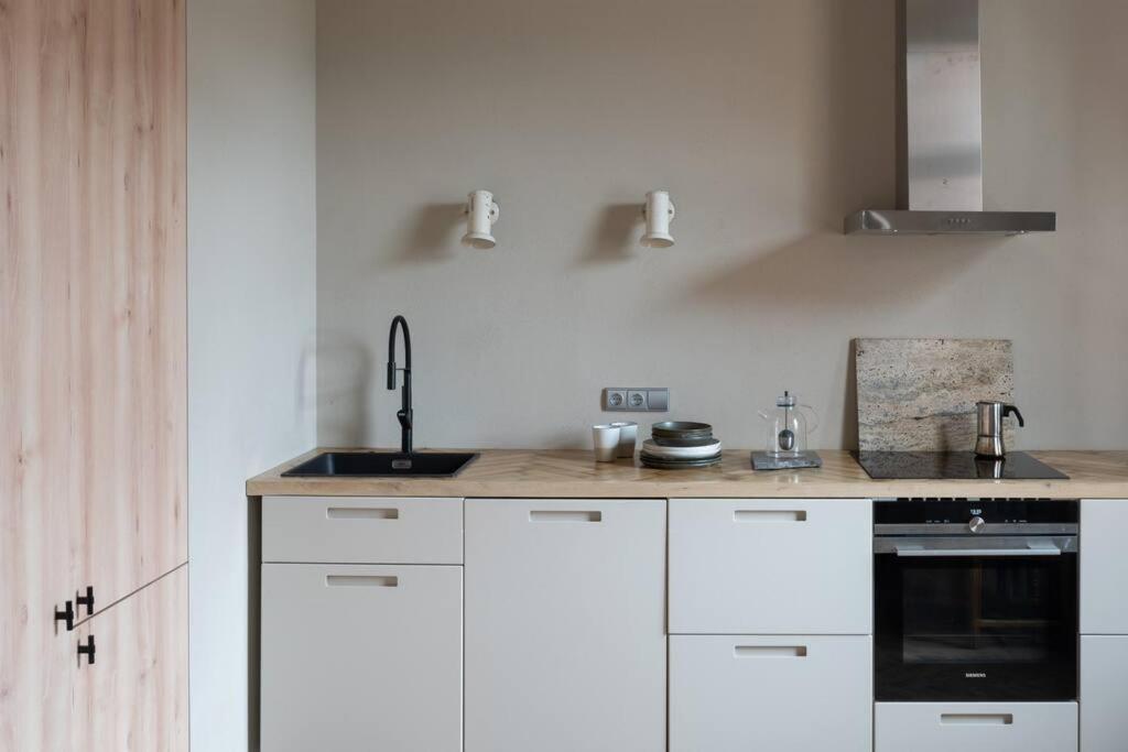 Authentic 1 Bd Old Town Apartment By Hostlovers Kaunas Exterior photo